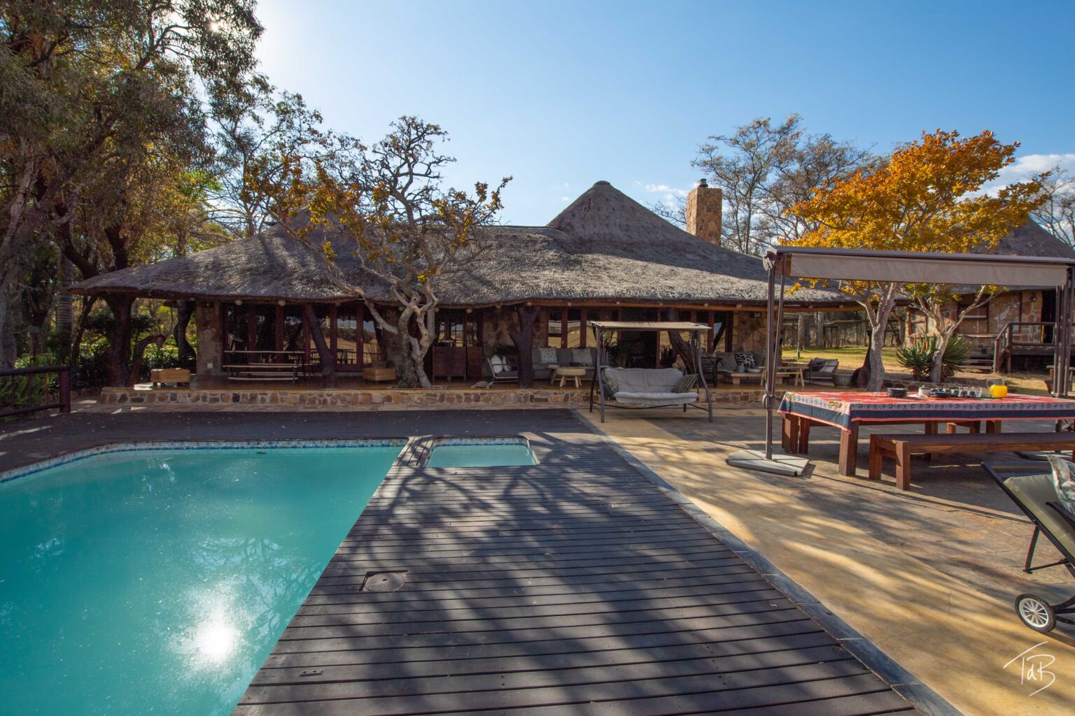 Savannah Lodge - pool